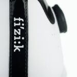 SAPATILHA FIZIK TEMPO R5 OVERCURVE BRANCA COM PRETO - Imagem 2