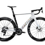 BICICLETA FACTOR OSTRO VAM WHITE CHROME SRAM RED AXS PREMIUM TAM  54
