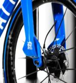 BICICLETA FACTOR ONEV3 BUGATTI BLUE SRAM RED SRM PREMIUM TAM 52 - Imagem 3